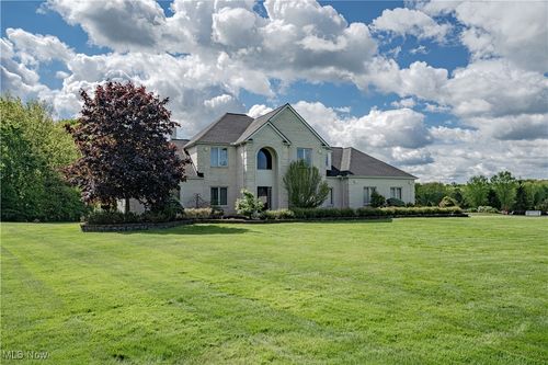 9006 Walkers Ln, Kirtland, OH, 44094-6821 | Card Image