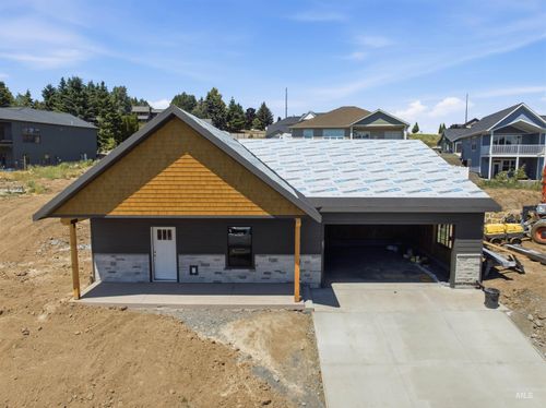 2824 Cyprus Cir, Moscow, ID, 83843-4519 | Card Image