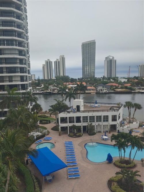 apt-707-19101 Mystic Pointe Dr, Aventura, FL, 33180-4515 | Card Image