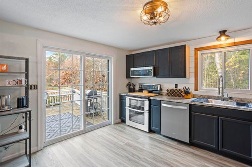 6 Pulaski Dr, Fremont, NH, 03044-8203 | Card Image