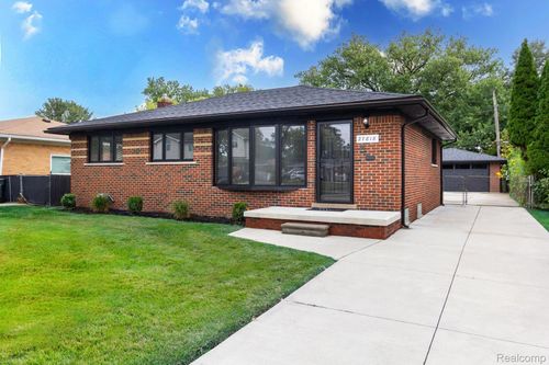 27818 Rosebriar St, Saint Clair Shores, MI, 48081-3524 | Card Image