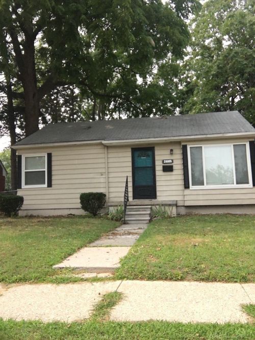 28005 Nieman St, Saint Clair Shores, MI, 48081-2941 | Card Image