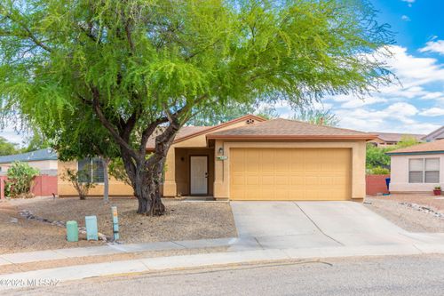8972 E Mayberry Dr, Tucson, AZ, 85730-5756 | Card Image