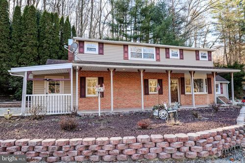 6381 Glatfelters Station Rd, SEVEN VALLEYS, PA, 17360-8642 | Card Image