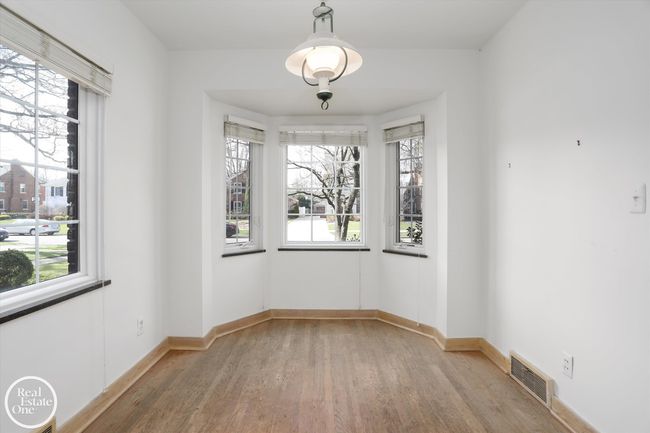 Eat-in Breakfast Nook | Image 16