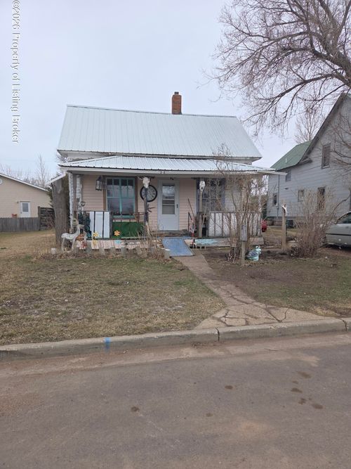 112 4th St, Glen Ullin, ND, 58631 | Card Image