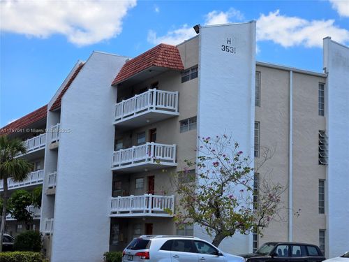 apt-305-3531 Inverrary Dr, Lauderhill, FL, 33319-5905 | Card Image