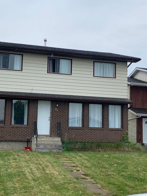 34 Cochrane Road, Whitecourt, AB, T7S1C2 | Card Image