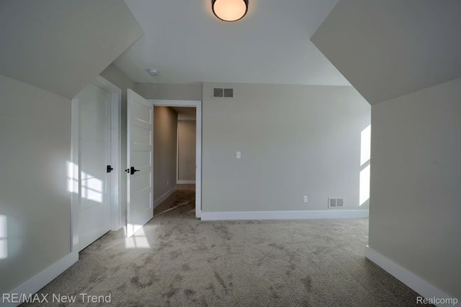 213 Mountain View Ln, House other with 4 bedrooms, 3 bathrooms and null parking in Milford MI | Image 27