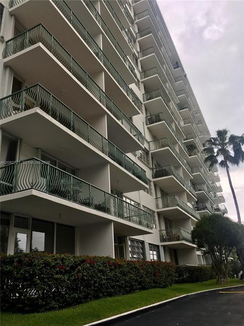 912-1408 Brickell Bay Dr, Miami, FL, 33131-3697 | Card Image