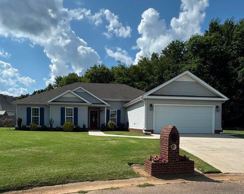 137 Jordan Ln, Tuscumbia, AL, 35674-9257 | Card Image
