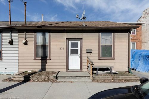 227 Wellington St N, Hamilton, ON, L8L5A7 | Card Image