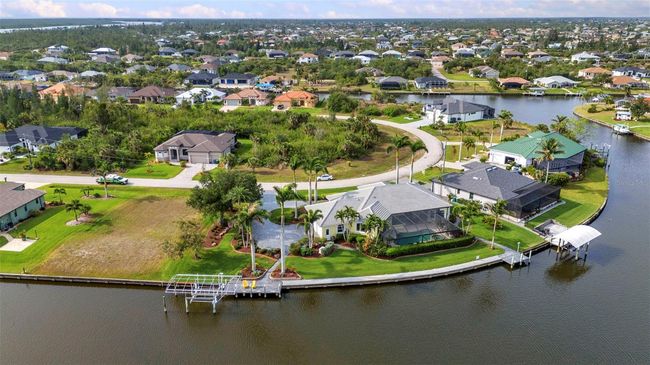 15490 Seafoam Cir, House other with 3 bedrooms, 3 bathrooms and null parking in PORT CHARLOTTE FL | Image 92