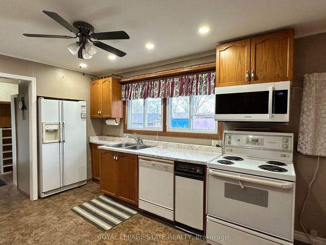22 6 Th St, House other with 2 bedrooms, 1 bathrooms and 3 parking in Selkirk ON | Image 18