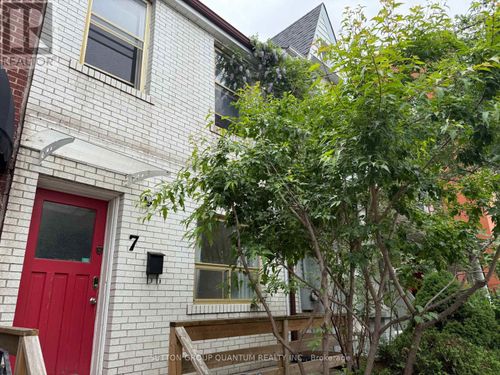 7 Casimir St, Toronto, ON, M5T2P6 | Card Image