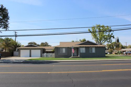 1996 N 11th Ave, Hanford, CA, 93230-2077 | Card Image