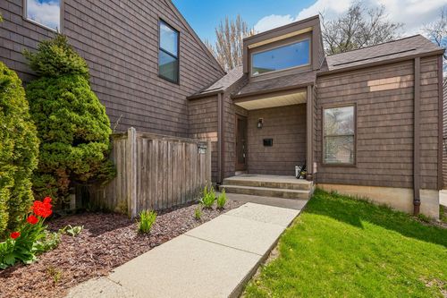 9270 N 70th St, Milwaukee, WI, 53223-1108 | Card Image