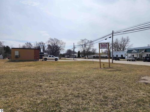 11473 Pine St, Riverdale, MI, 48877-9751 | Card Image