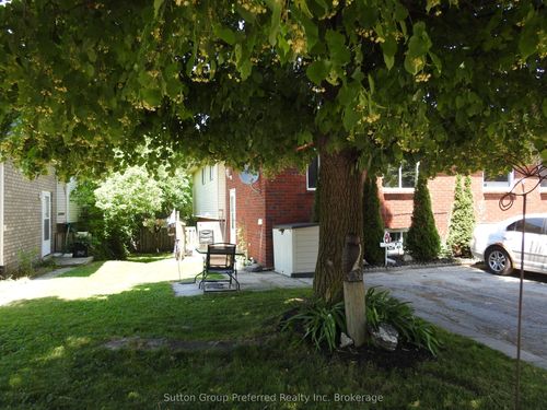 31-A Lingwood Dr, Norfolk, ON, N0E1Y0 | Card Image