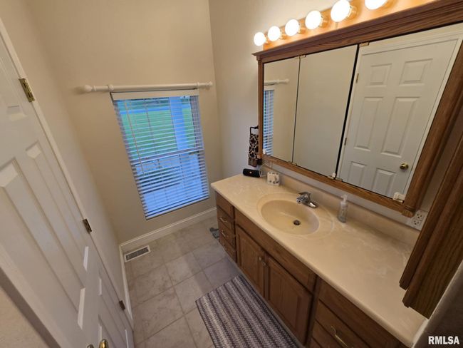14327 Mcraven Ln, House other with 4 bedrooms, 4 bathrooms and null parking in Mount Vernon IL | Image 30