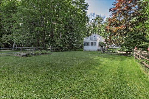 15879 Hemlock Rd, Chagrin Falls, OH, 44022-3903 | Card Image