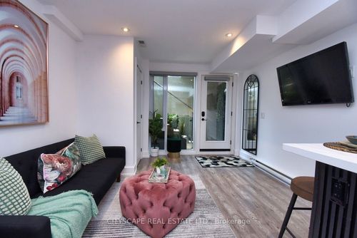 703 Markham St, Toronto, ON, M6G2M2 | Card Image