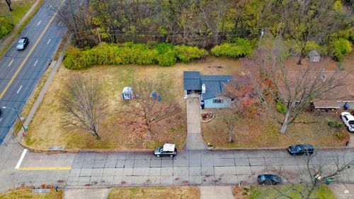 1105 Village Dr, Manhattan, KS, 66503-2566 | Card Image