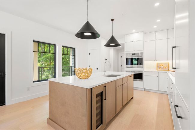 5 - 145 Warren St, Condo with 2 bedrooms, 3 bathrooms and null parking in Newton MA | Image 7