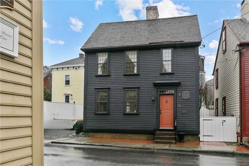 11 Cross St, Newport, RI, 02840-2509 | Card Image