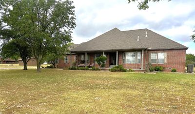 1430 S 177th East Avenue, House other with 3 bedrooms, 3 bathrooms and null parking in Tulsa OK | Image 1