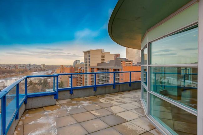 1002 - 205 Riverfront Avenue Sw, Home with 2 bedrooms, 2 bathrooms and 2 parking in Calgary AB | Image 34
