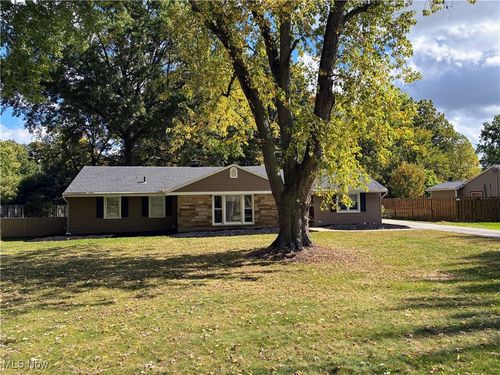 7379 Beechwood Dr, Mentor, OH, 44060-6348 | Card Image