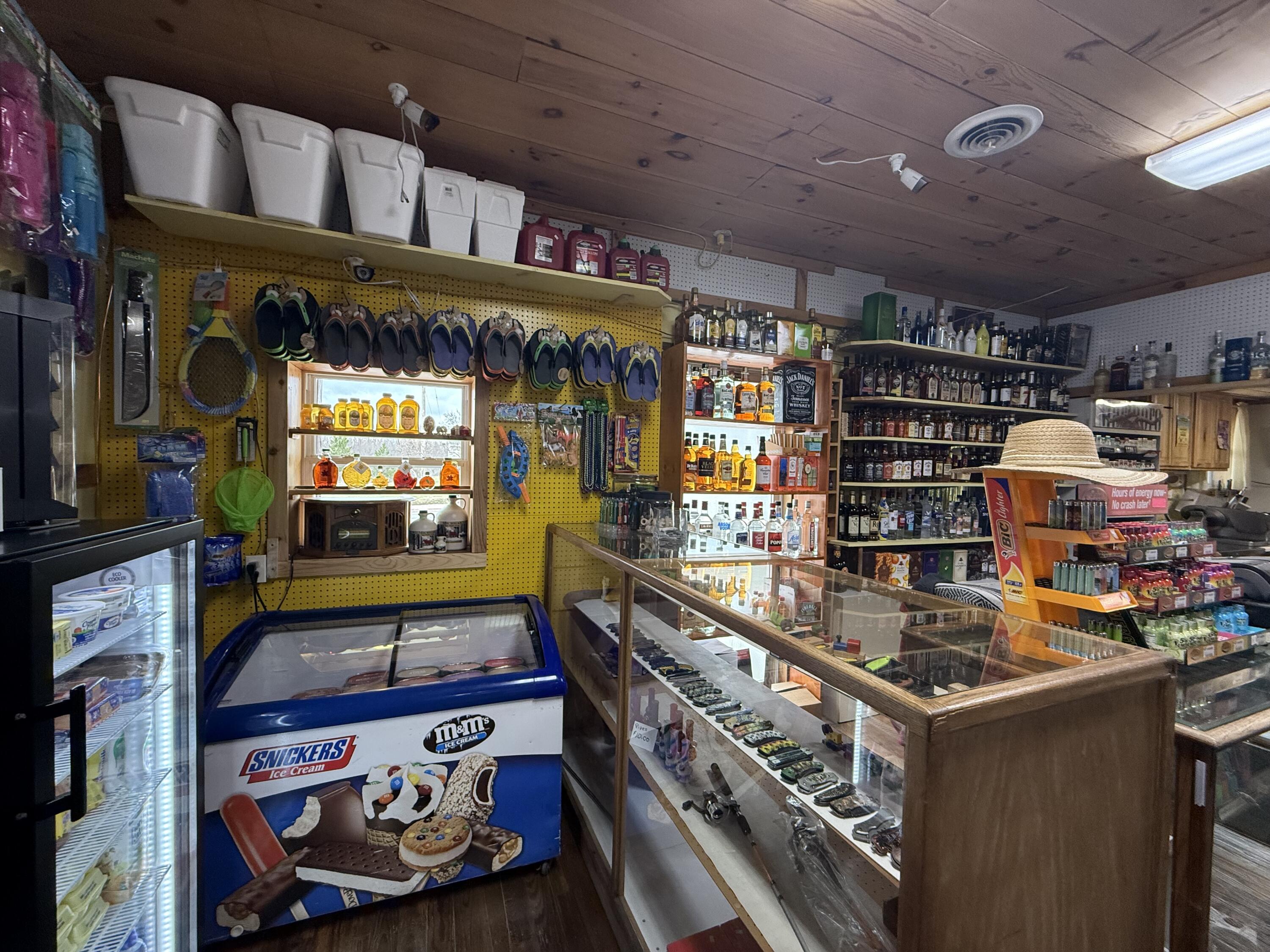 Commercial Sale in Comins 5