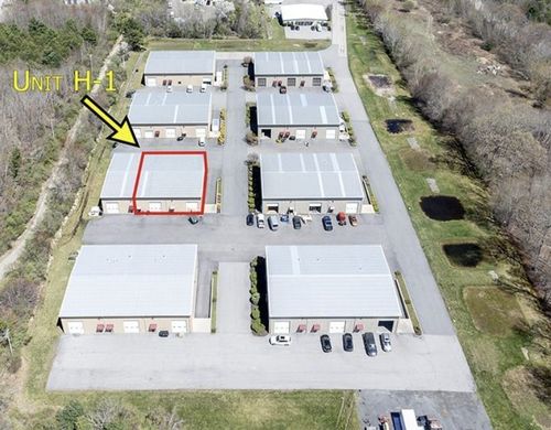 h1h2-376 Dry Bridge Rd, North Kingstown, RI, 02852-5249 | Card Image