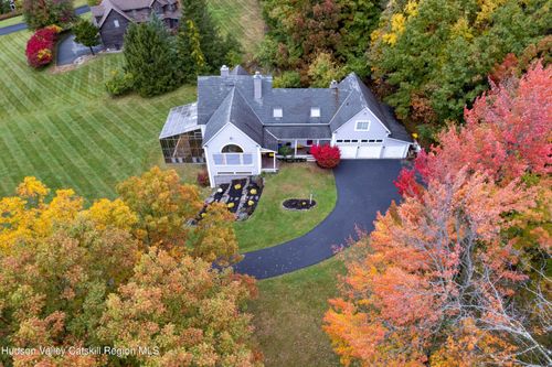 18 Indian Pipe Dr, Wynantskill, NY, 12198-7820 | Card Image