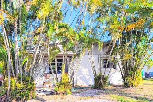 3932 Serubi Ave, Palm Springs, FL, 33461-4024 | Card Image