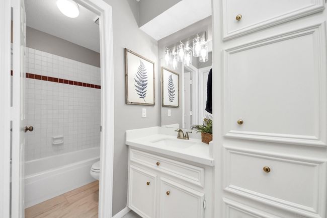 Ensuite Bath for Bedroom 3 | Image 30