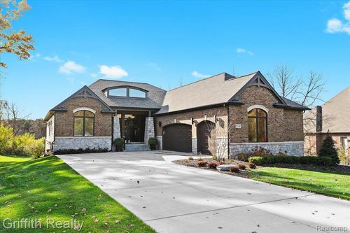 3740 Pointe Shore Dr, Brighton, MI, 48114-7003 | Card Image