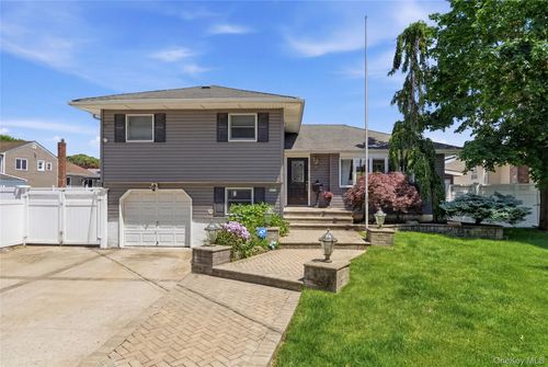 453 2nd Ave, Massapequa Park, NY, 11762-1546 | Card Image