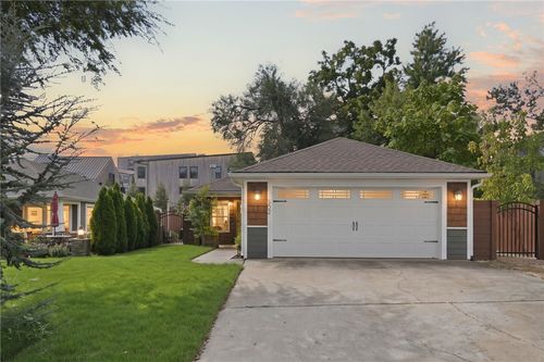 502 Henry St, Bentonville, AR, 72712-6062 | Card Image