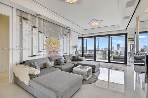 ph4-20335 W Country Club Dr, Aventura, FL, 33180-1600 | Card Image