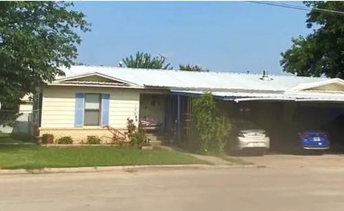 106 N Avenue O, Olney, TX, 76374-1628 | Card Image