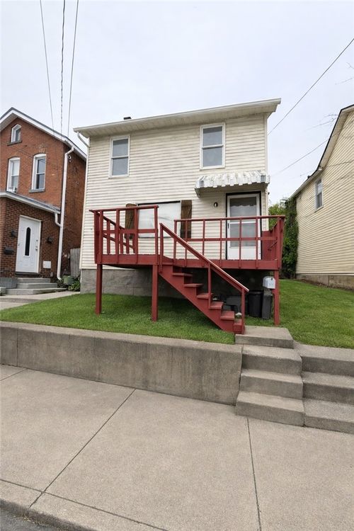 515 8th Ave, Tarentum, PA, 15084-1561 | Card Image