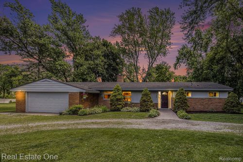 124 Belhaven Dr, Troy, MI, 48085-4706 | Card Image