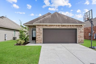 11402 Ashwood Ct, House other with 3 bedrooms, 2 bathrooms and null parking in Denham Springs LA | Image 2