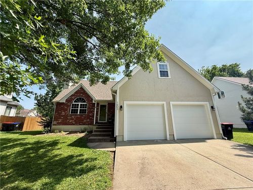 1603 Roanoke Dr, Warrensburg, MO, 64093-8915 | Card Image