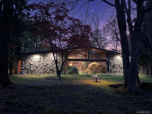 1 Druid Ct, Suffern, NY, 10901-3904 | Card Image