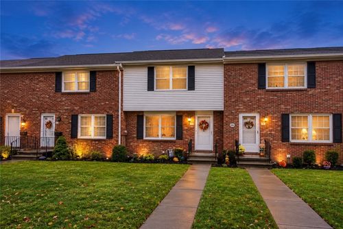28 Wimbledon Lane, West Seneca, NY, 14224 | Card Image