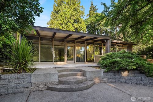 2851 Evergreen Point Rd, Medina, WA, 98039-1524 | Card Image