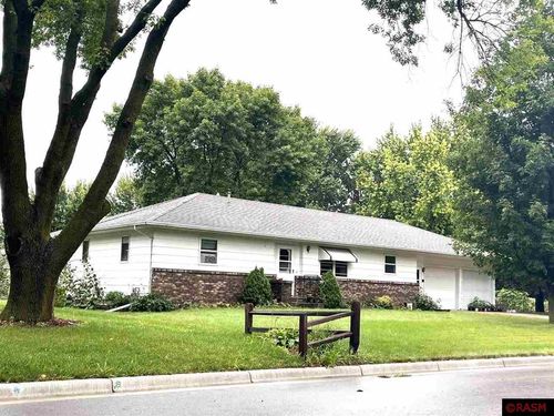 580 N Waterville Ave, Le Center, MN, 56057-1416 | Card Image